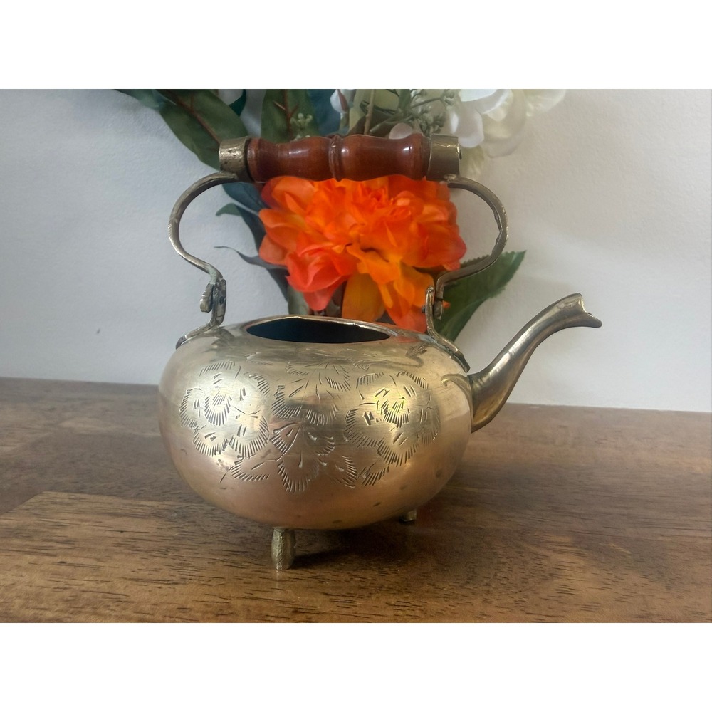 Vintage Brass Teapot Etched Floral Rustic Cottage Decor Wood‎ Handle